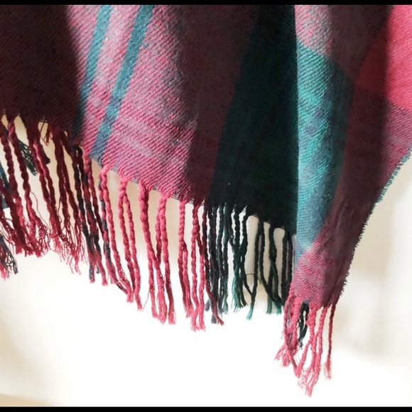 Fall plaid cape with hood - Picture 3 of 4